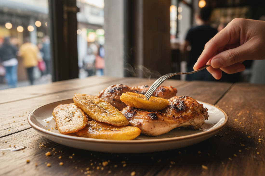 🍌 Poulet grillé et bananes plantains dorées, sauce légèrement épicée